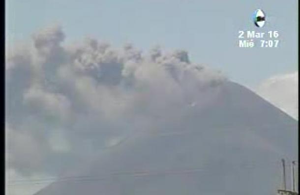 Fuertes explosiones en volcán Momotombo
